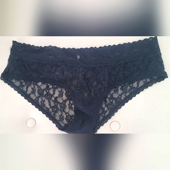 Victoria's Secret black hipster lacey panty set of 3 in size M. - Picture 2 of 8